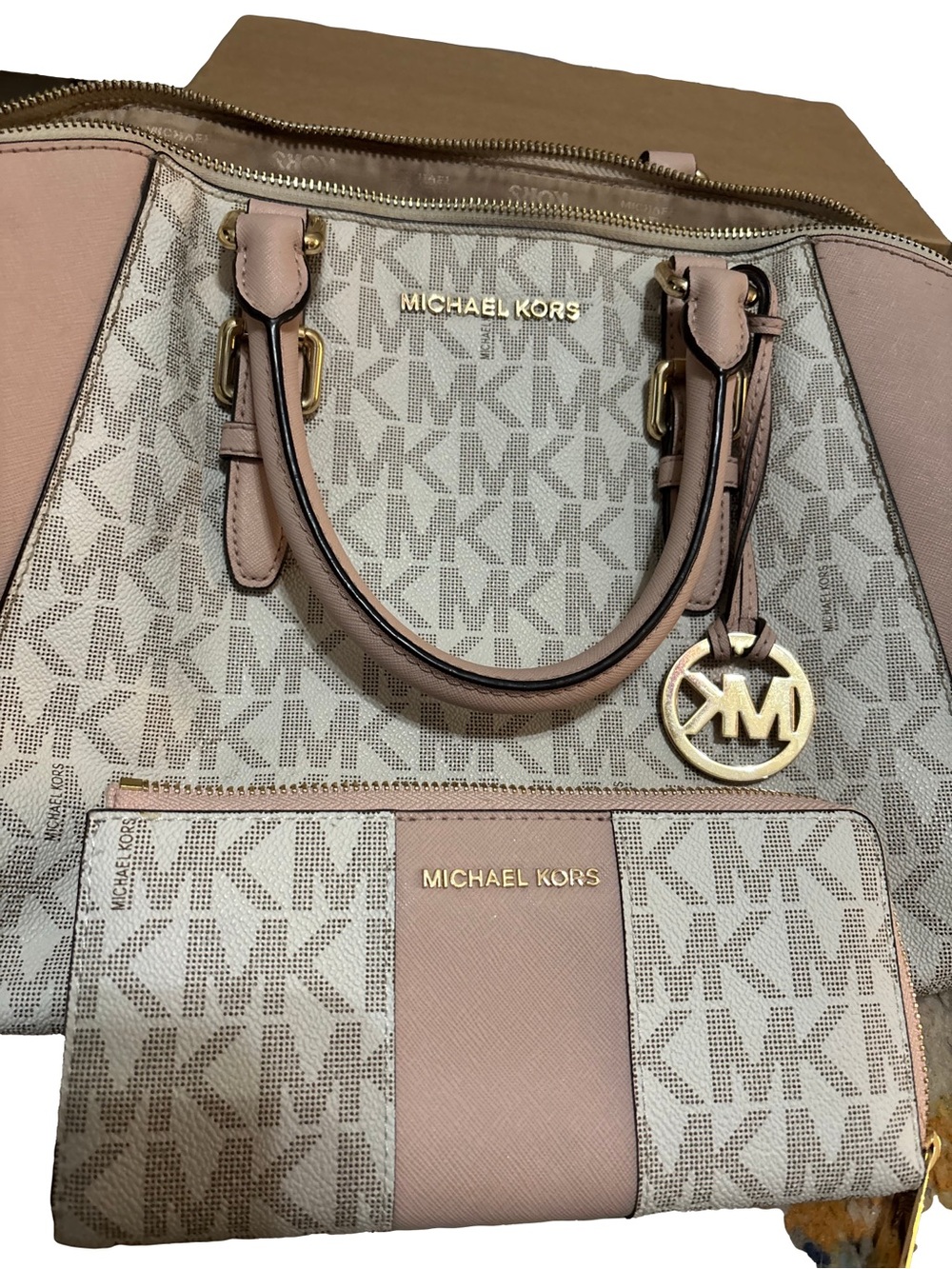 Michael Kors Pale Pink and White Signature Satchel with Matching Wallet - Picture 4 of 4